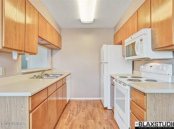 2nd image of 193 Palace Cir