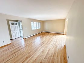249 E Brinkerhoff Ave, Palisades Park, NJ