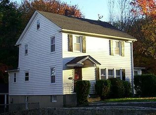 944 Unquowa Rd, Fairfield, CT 06430