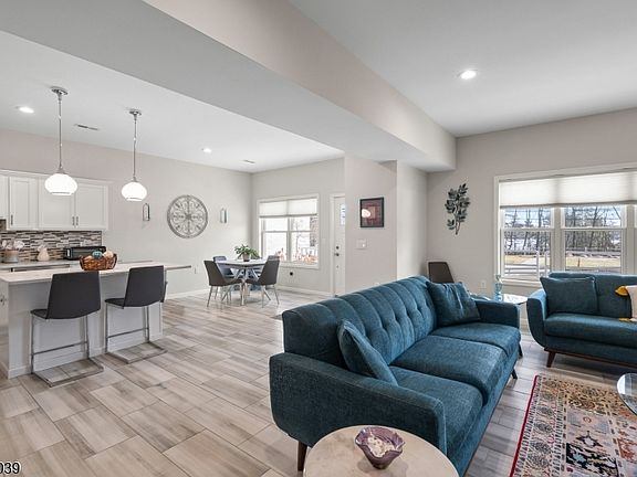 2nd image of 165 Lakeside Rd #8