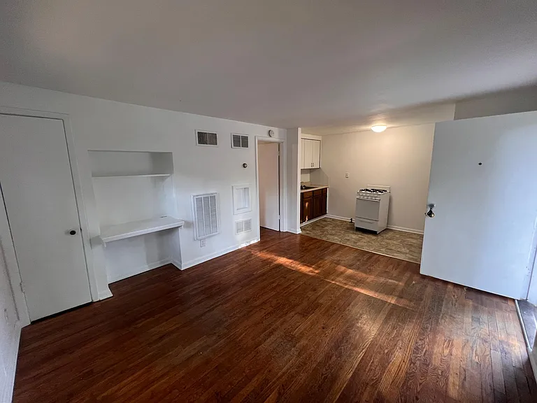 1732 W 21st St #B — Photo 7
