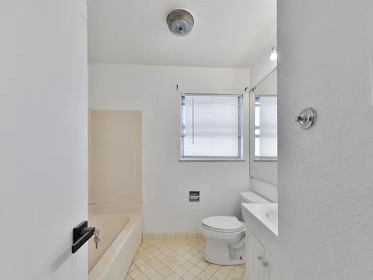 518 Dresden Dr #1 — Photo 11