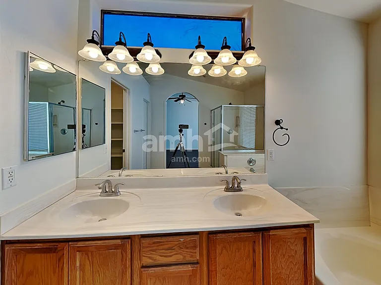 717 W Beth Dr — Photo 10
