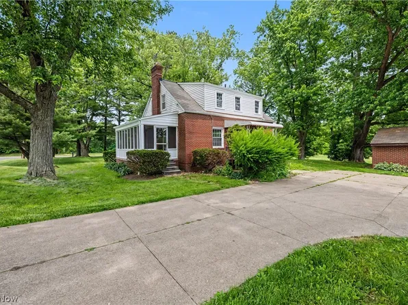 1808 W Comet Rd, New Franklin, OH 44216