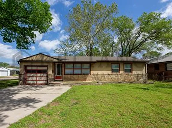 1602 E Luther St, Wichita, KS 67216