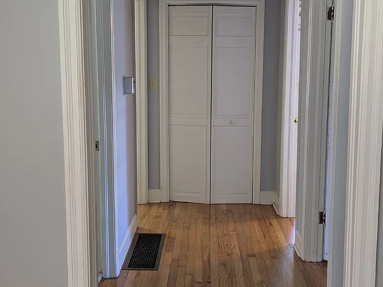 610 W Charlton St — Photo 16