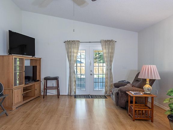5th image of 1688 Montgomery Ave