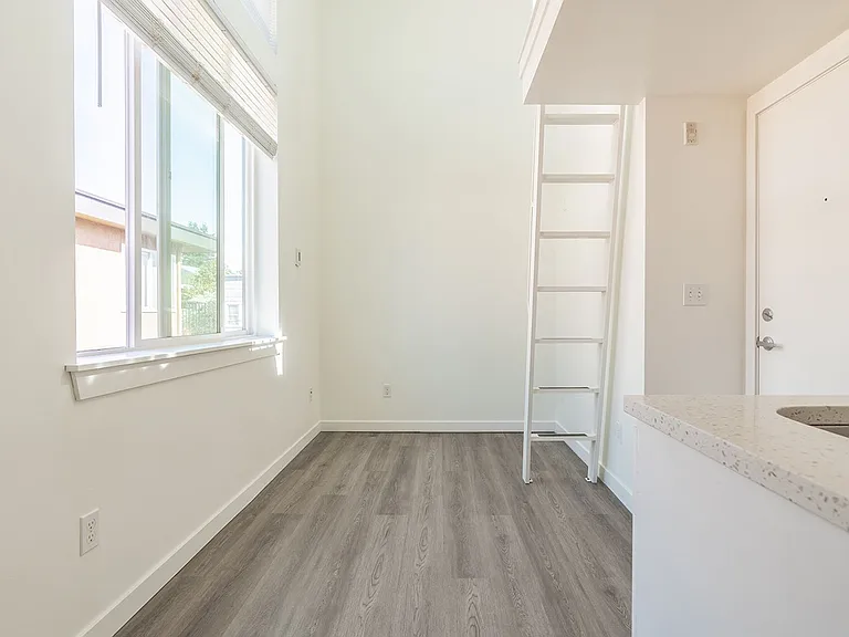 Modern Efficient Apartments in Prime Capitol Hill Location — Photo 18