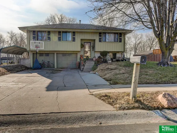 4611 Schroeder Dr, Omaha, NE 68157