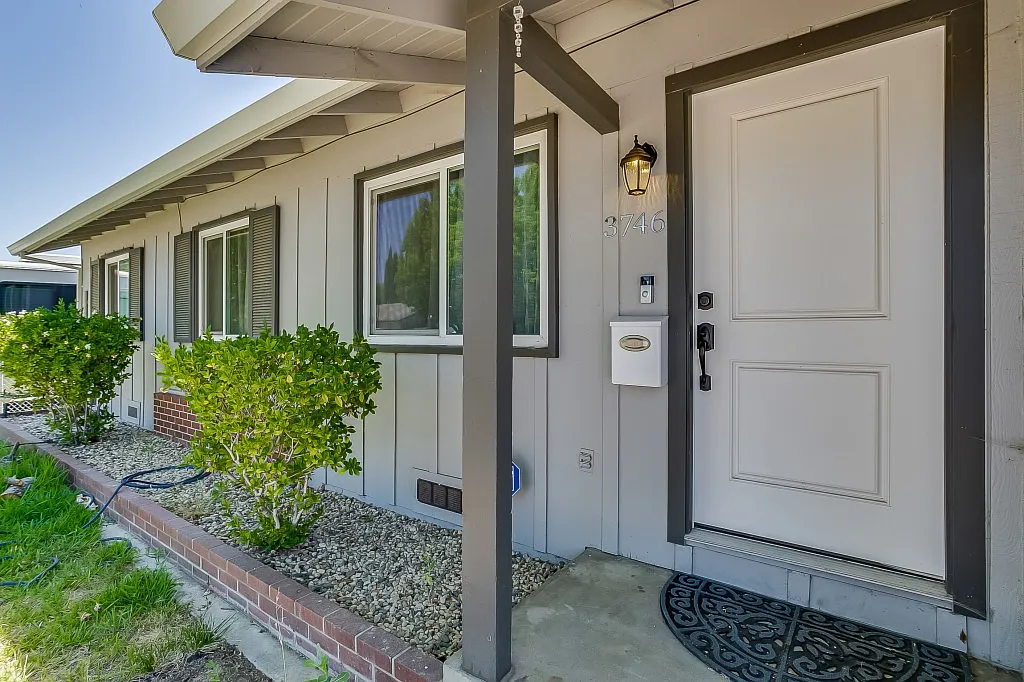 3746 Milton Way photo 1