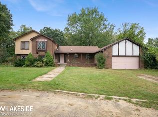 9047 Farmington Rd, Livonia, MI 48150