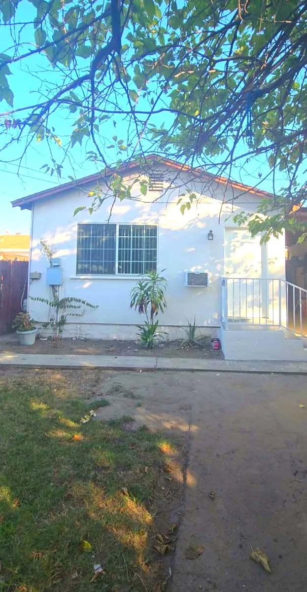Building Photo - 4026 1/2 Sterling Way