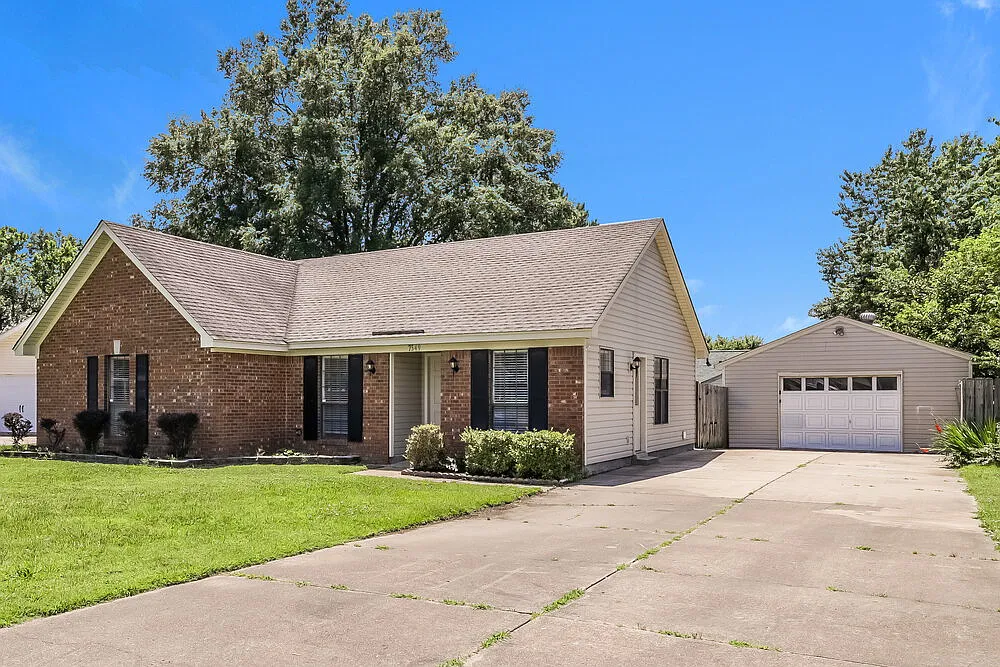 3 bed, 2.0 bath, 1265 sqft, $1,700 — Photo 3