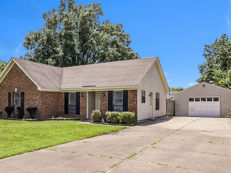 7549 Clarkfield Pl — Photo 3