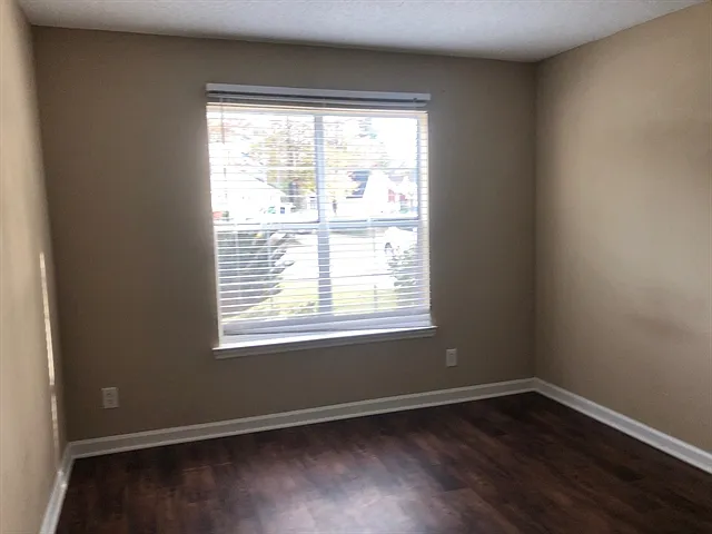 9 Barons Way — Photo 17