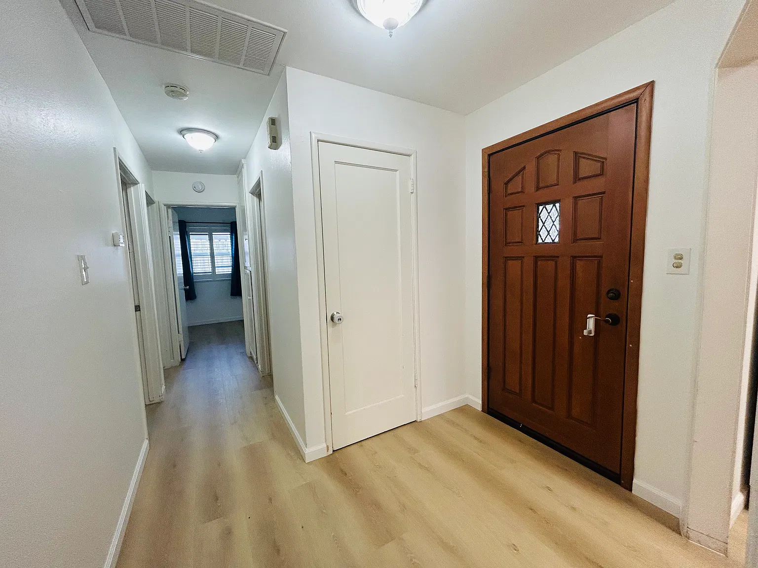 3 bed, 1081 sqft, $2,450 — Photo 2