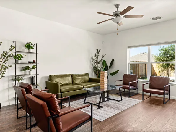 (undisclosed Address), Converse, TX 78109