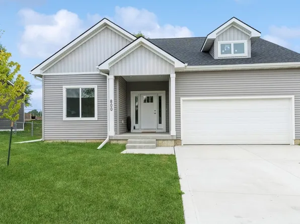 800 Patchett Dr NE, Mitchellville, IA 50169
