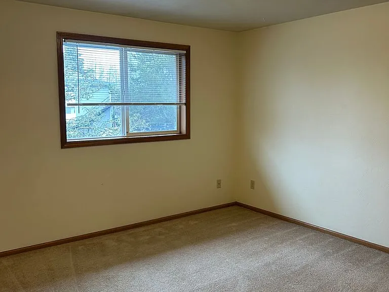 2150-2152 NW Taylor Ave — Photo 7