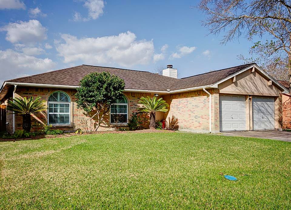 1st image of 2820 Wood Hollow Dr