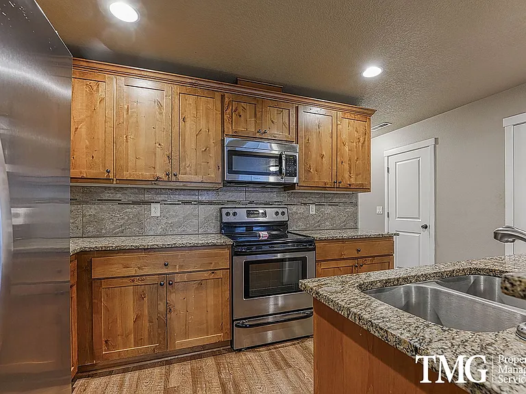 9807 NE 76th Way — Photo 8