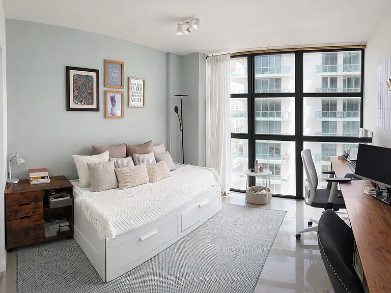 5757 Collins Ave — Photo 6