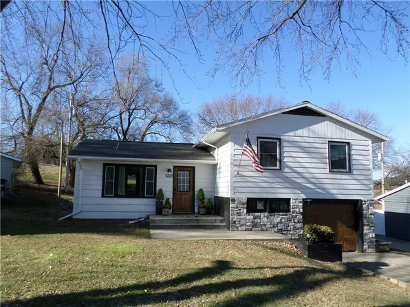 1221 Mound Dr, Atchison, KS 66002