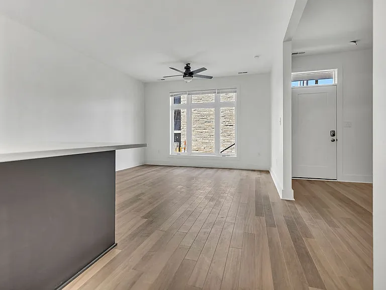 526 N Lincoln St — Photo 6