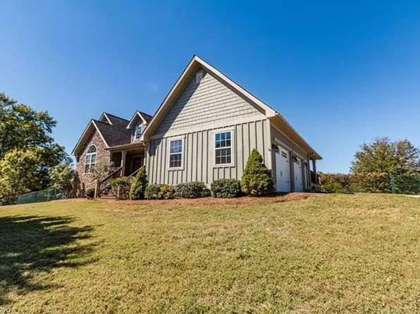 5 Derry Dr, Horse Shoe, NC 28742