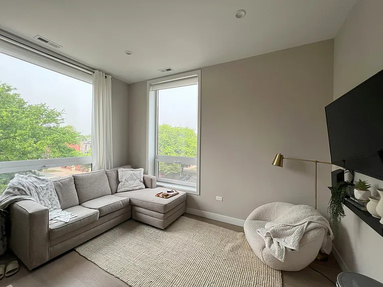 3757 N Sheffield Ave #2010 — Photo 3