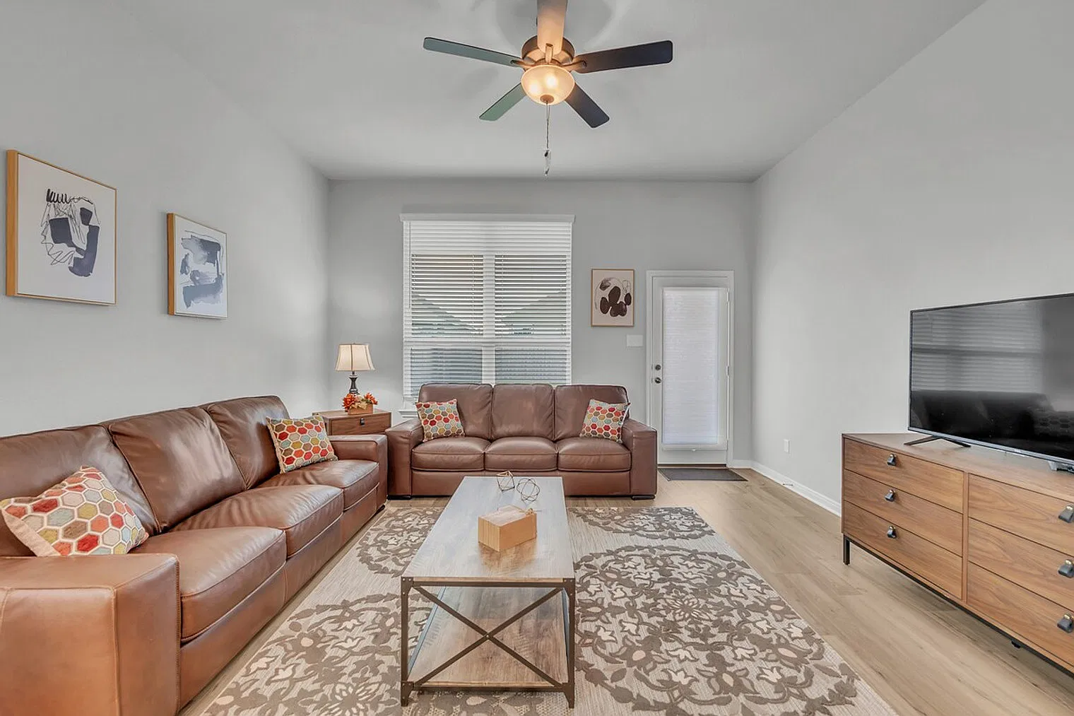 4 bed, 3.0 bath, 2066 sqft, $4,312 — Photo 2