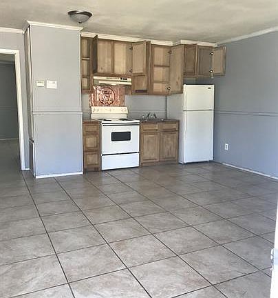 2nd image of 123 Meadowlake Dr Unit 2
