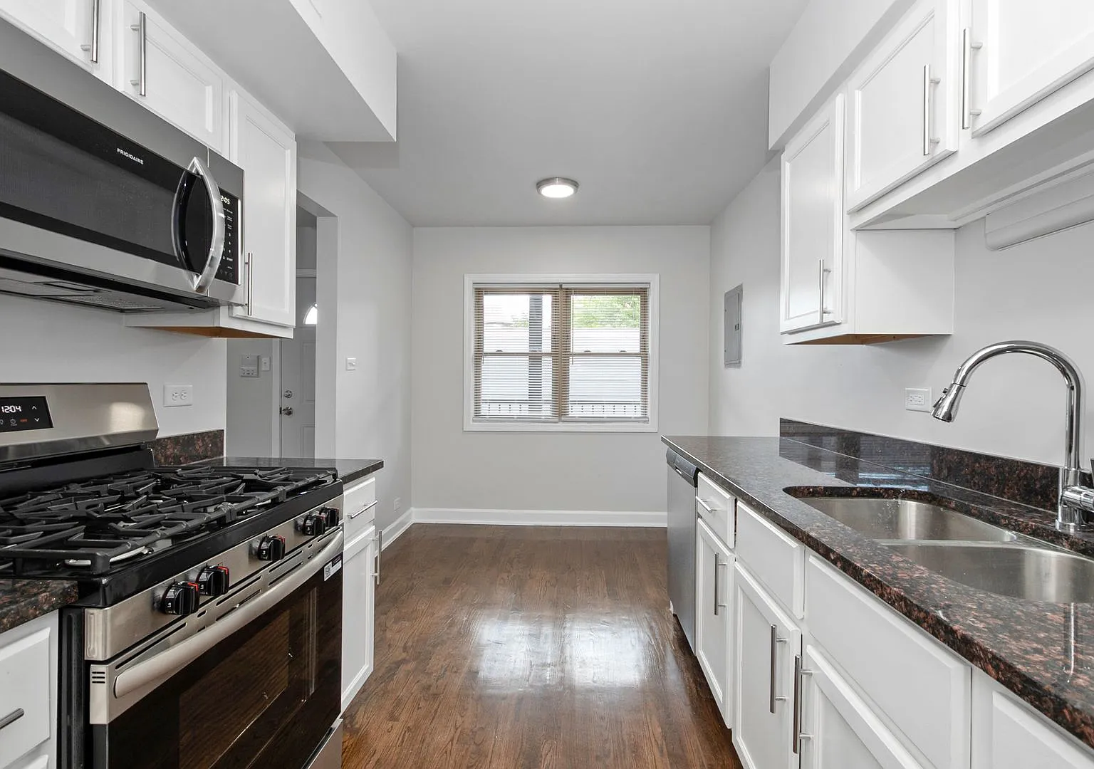 7635 S. Coles Avenue — Photo 1