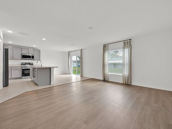 5th image of 261 Gladiola Ct