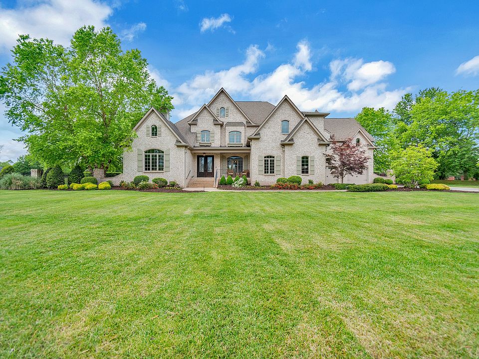 1st image of 102 Rose Garden Ct