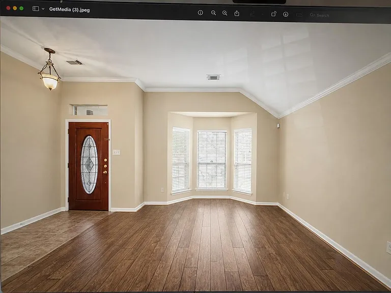 9010 Carriage Point Dr — Photo 2