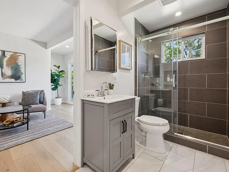 453 Wellesley Ave — Photo 26