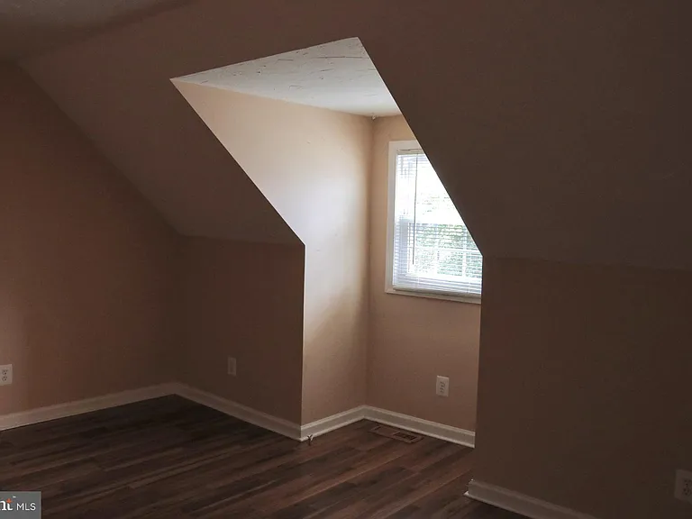 102 E Main St — Photo 16