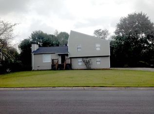 2111 Branch View Dr, Roswell, GA 30062