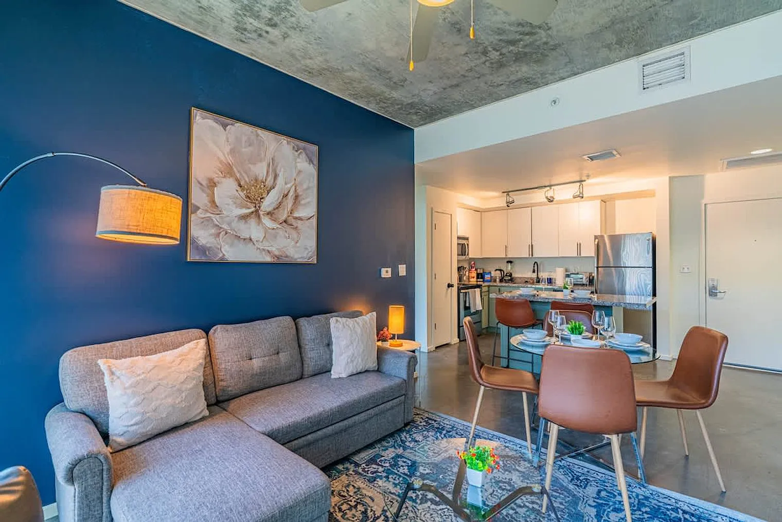 2 bed, 2.0 bath, 796 sqft, $2,448 — Photo 4