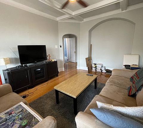 4th image of 1441 W Berteau Ave APT 1R
