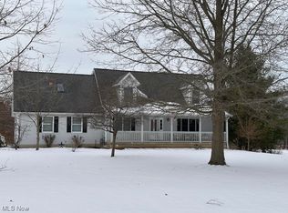 469 Lower Cork Ln, Geneva, OH 44041