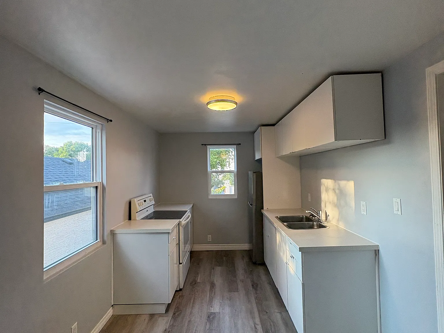 419 Nairn Avenue - 2 (Upper) — Photo 1
