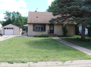 1752 Clarence St N, Maplewood, MN 55109