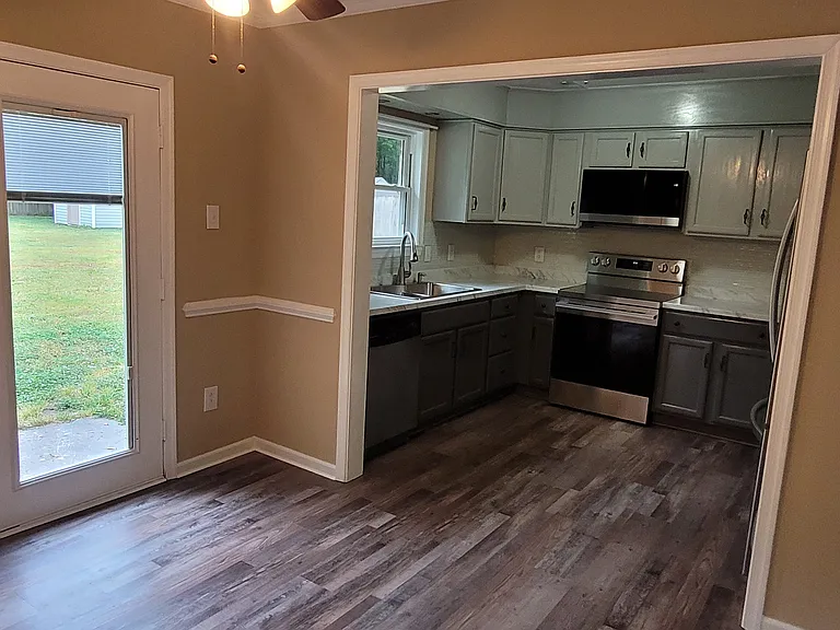 4834 Clopton Dr — Photo 4
