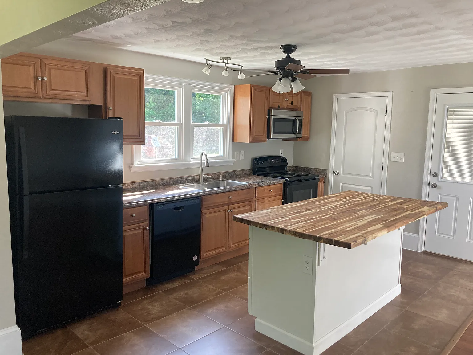 864 Wilroy Rd — Photo 1