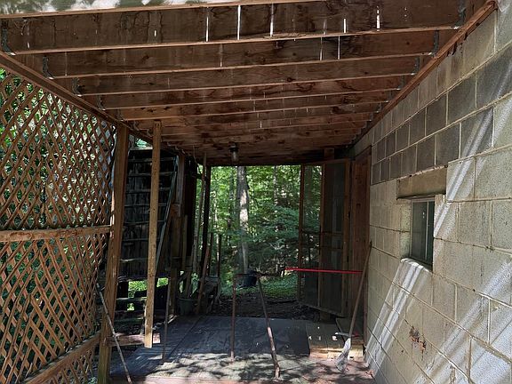 27th image of 2527 Smithtown Rd