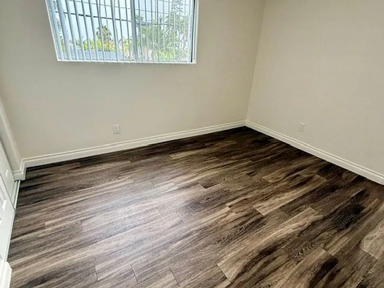 1051 Law St #7 — Photo 9