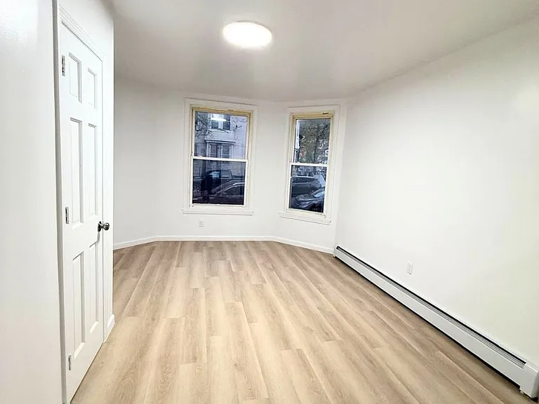 186 3rd St #1 — Photo 12