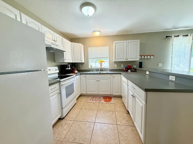 102 N Lady Mary Dr — Photo 4